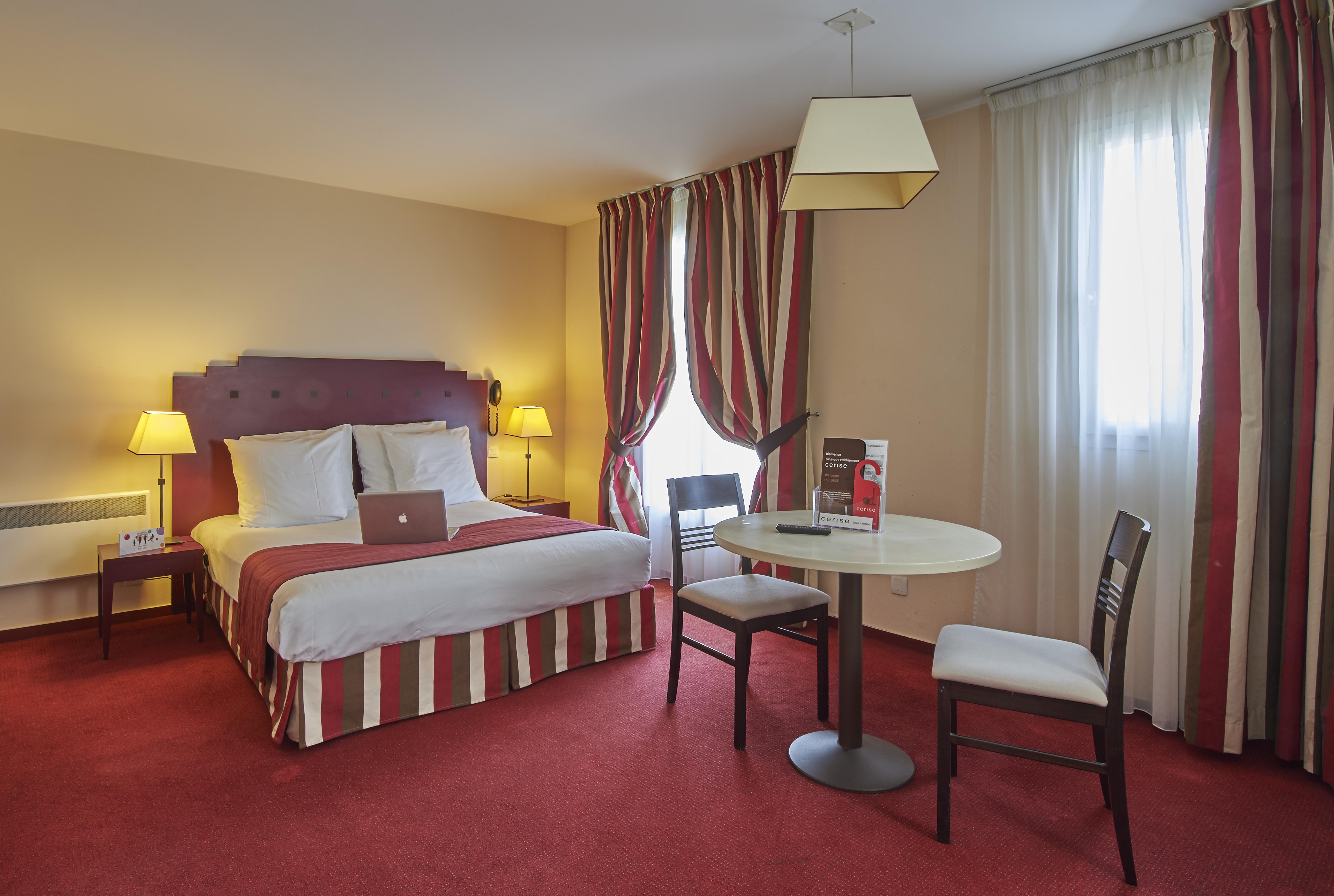 Hotel Cerise Chatou Exterior foto